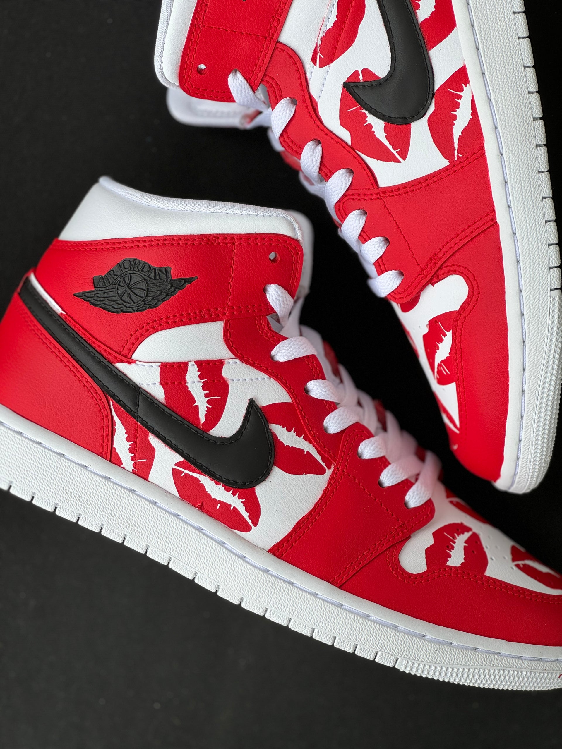 Custom Lipstick Jordan 1 mids