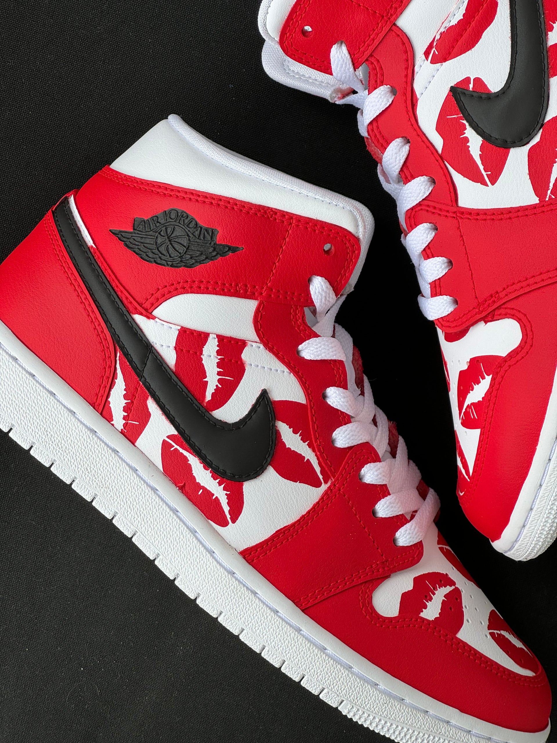 Custom Lipstick Jordan 1 mids