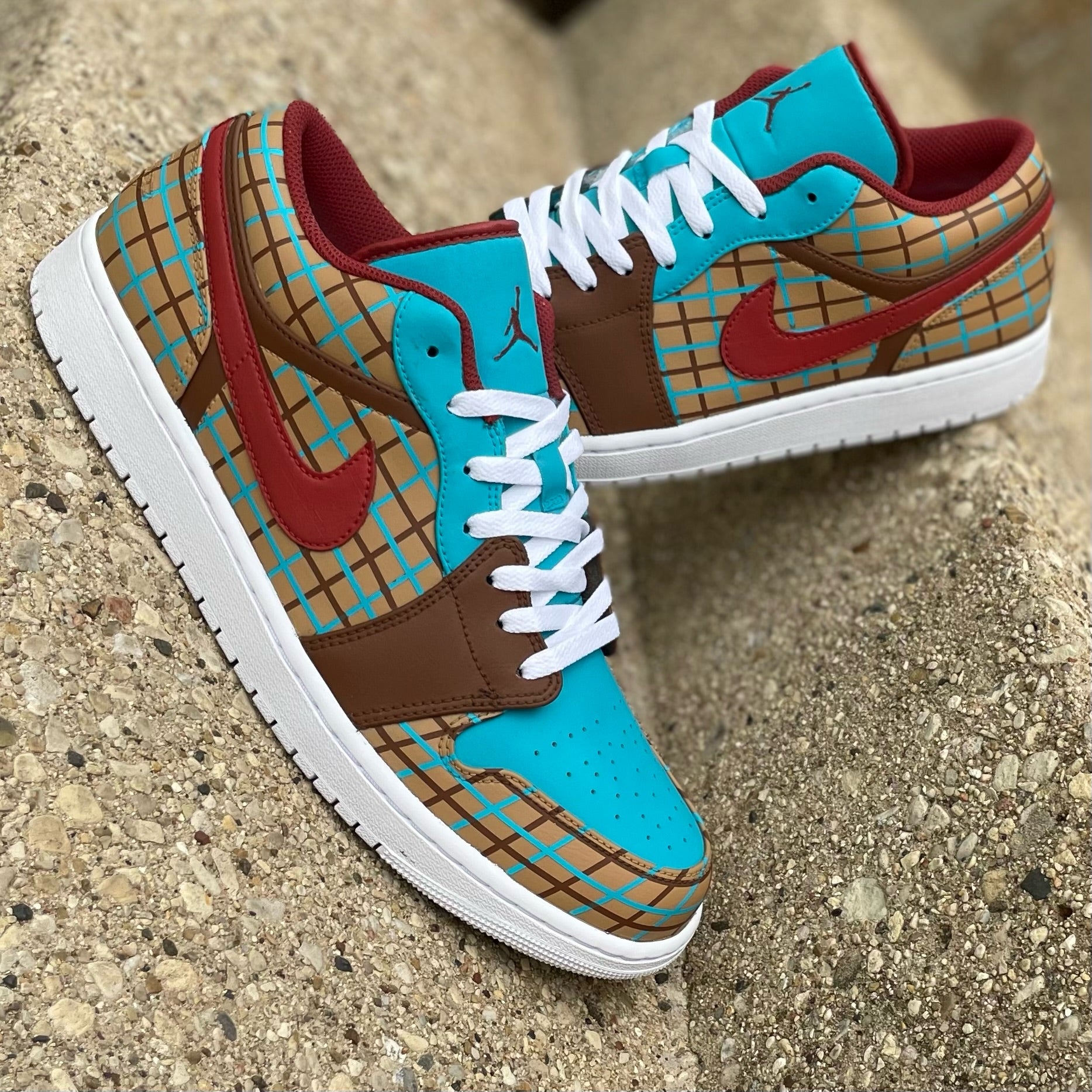 Custom jordan 1 “Turquoise and Brown Grid”